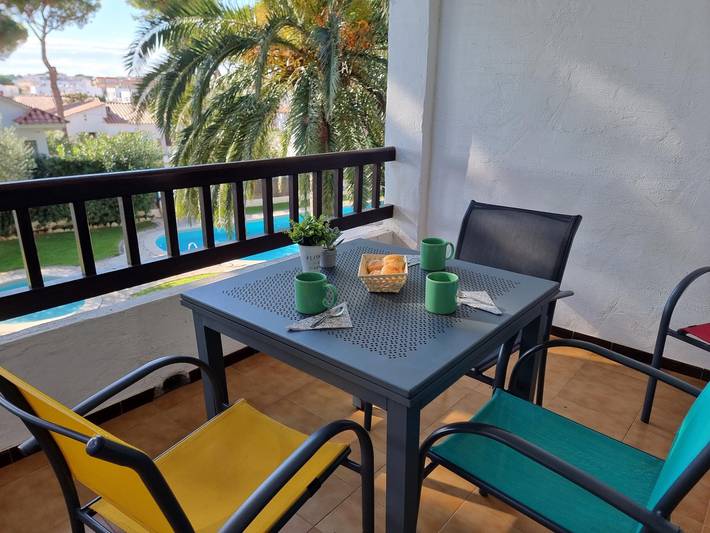 Ferienwohnung für 3 Personen, mit Terrasse und Pool an der Costa Brava