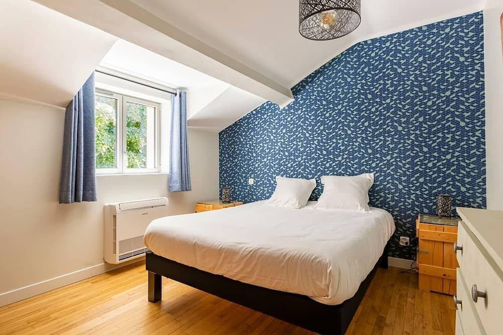 \"Charming Vichy Getaway with Heated Pool, Terrace & Spacious Garden\" in Vichy, Vichy region