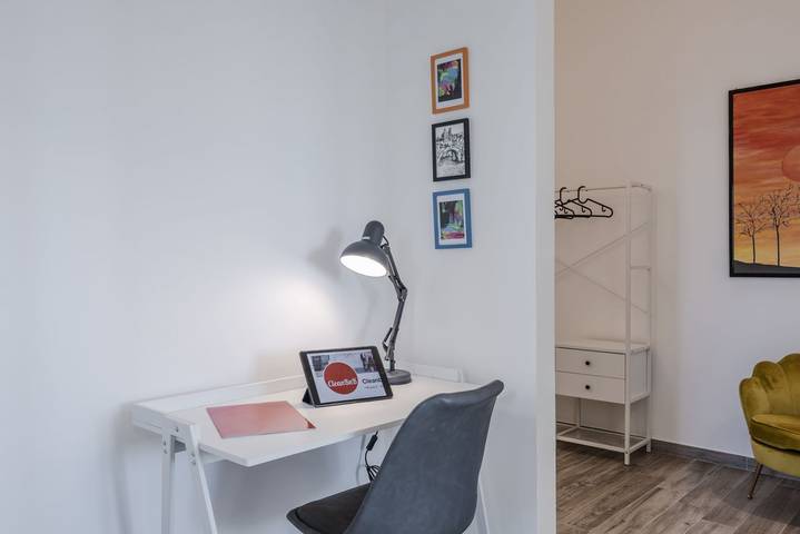 Appartamento intero, Guesthost - Licia Apartment a 300 metri dalla stazione in Lecce, Provincia di Lecce