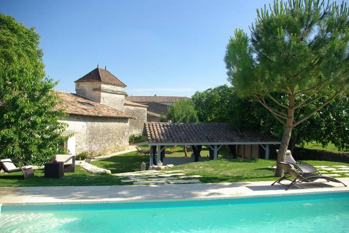 Maison d’hôte pour 2 personnes, avec Terrasse et Jardin ainsi que Piscine et Vue