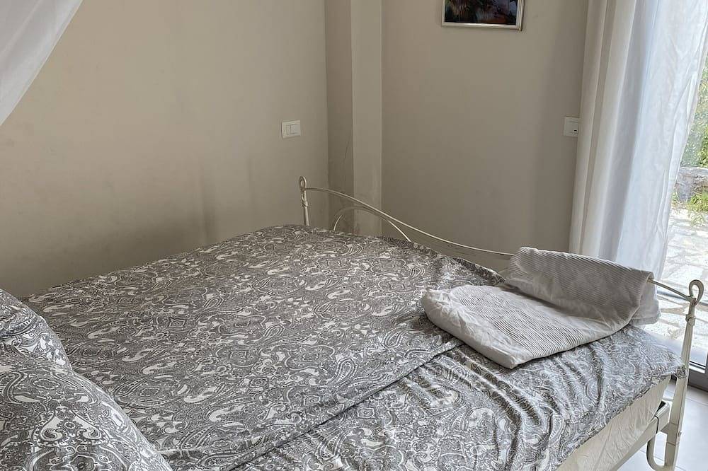 Modernes Architekten Haus in Olivenhain mit Meerblick in Vasia, Riviera di Ponente