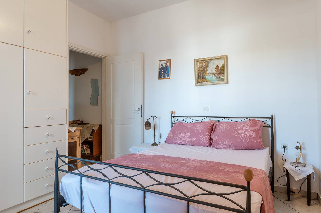 Ferienhaus 'Charmante' mit Bergblick, Wi-Fi und Klimaanlage in Tínos