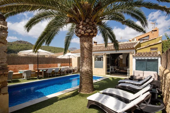 Alojamiento y desayuno para 2 personas, con vistas además de piscina y jardín - 1