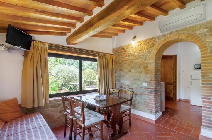 Entire apartment, Podere Papèra - 'Cavallo Flat' Apartment with Mountain View, Wi-Fi and Air Conditioning in Mercatale, San Casciano in Val di Pesa