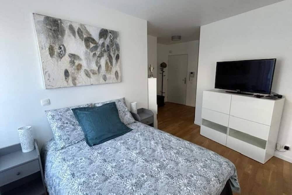 Entire apartment, Studio à Puteaux Proche de Paris La Défense Arena in Puteaux, Hauts-de-Seine