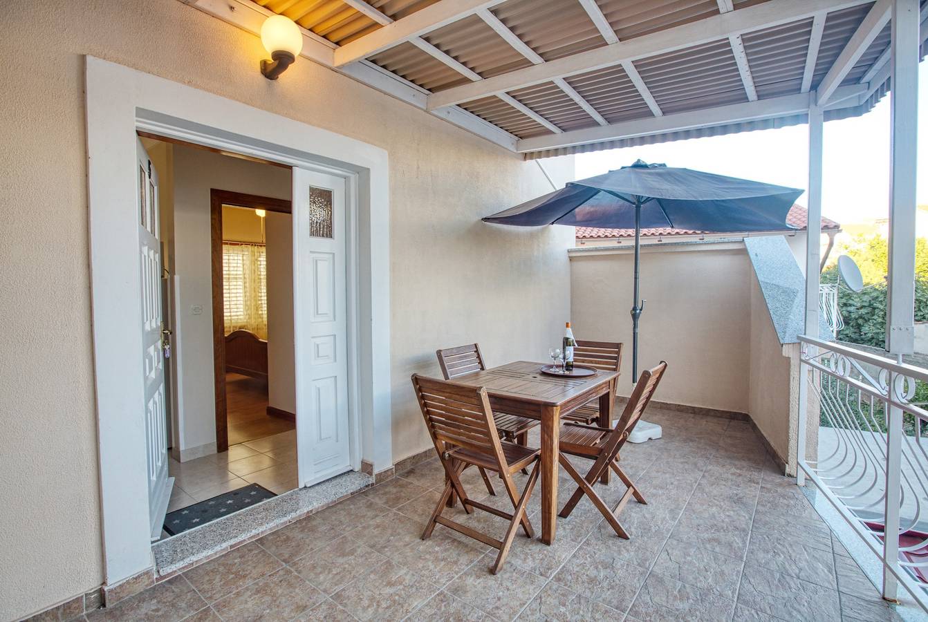 Ganze Wohnung, 1-Zimmer-Ferienwohnung am Strand Brodarica, Sibenik -e in Brodarica, Šibenik-Knin