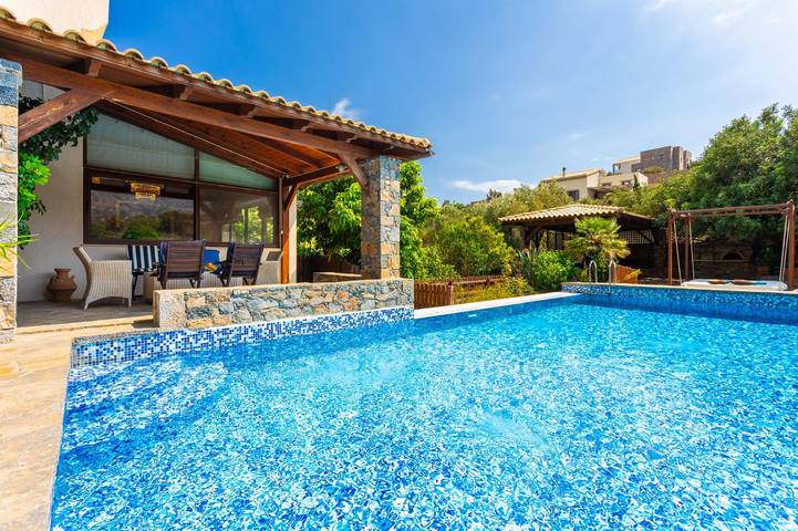 Location de vacances pour 10 personnes, avec vue sur l’océan et jardin à Agios Nikolaos - 2