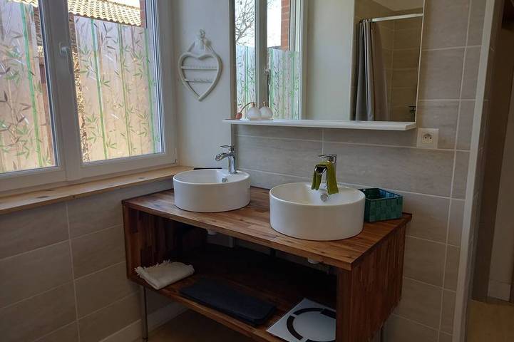 Location de vacances pour 14 personnes, avec terrasse ainsi que jardin et jacuzzi à Saint-Jean-de-Marcel - 4