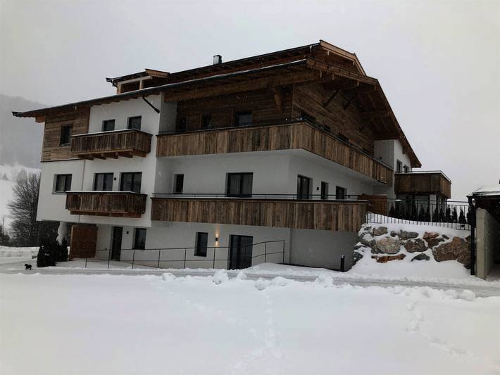 Gîte pour 8 personnes, avec vue et balcon ainsi que sauna et piscine, adapté aux familles à Walchsee