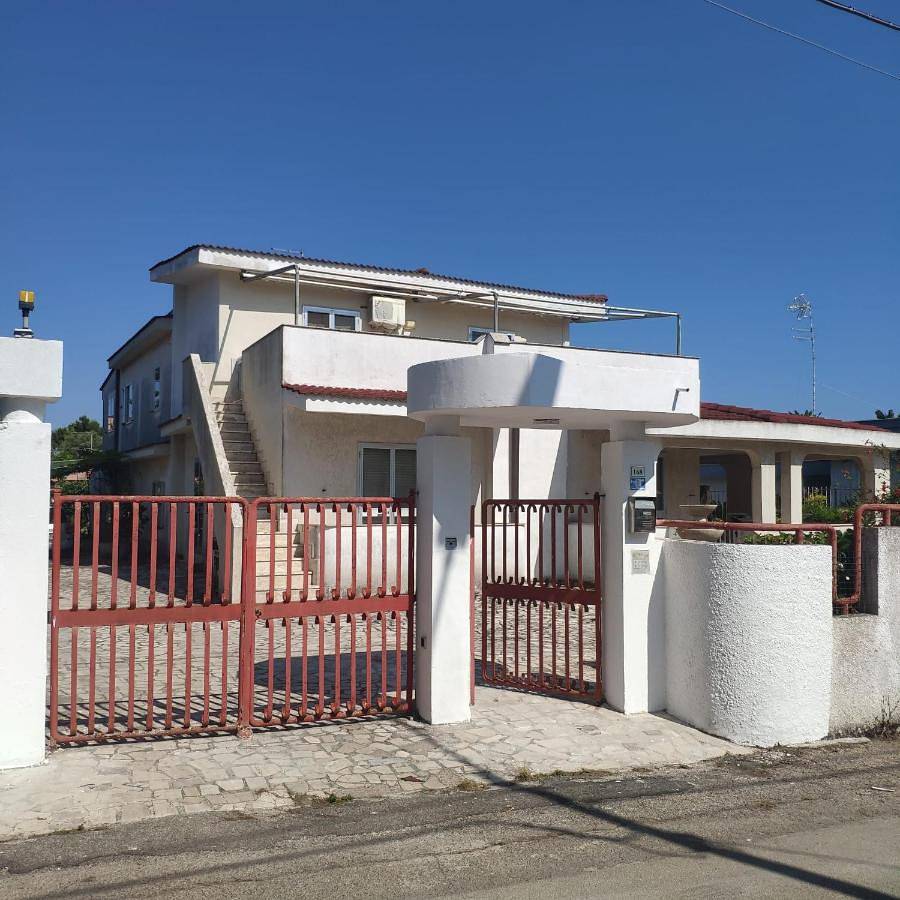 Three-Bedroom House in Lido Gandoli, Leporano