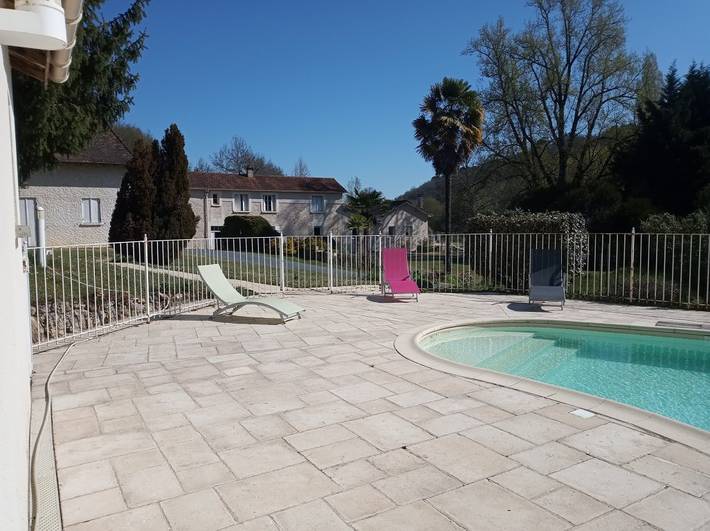 Gîte pour 5 personnes, avec terrasse et piscine - 1