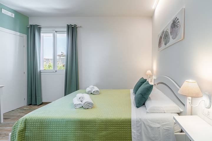 Room 'Beb Della Stazione - Verde' with Shared Terrace, Wi-Fi and Air Conditioning in Pachino, Syracuse Province