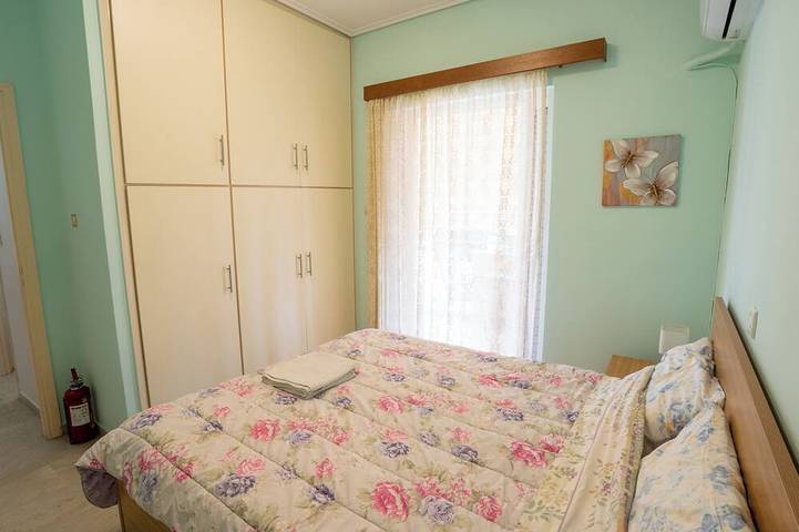 Gîte pour 2 personnes, avec balcon et jardin dans Saronida - 2
