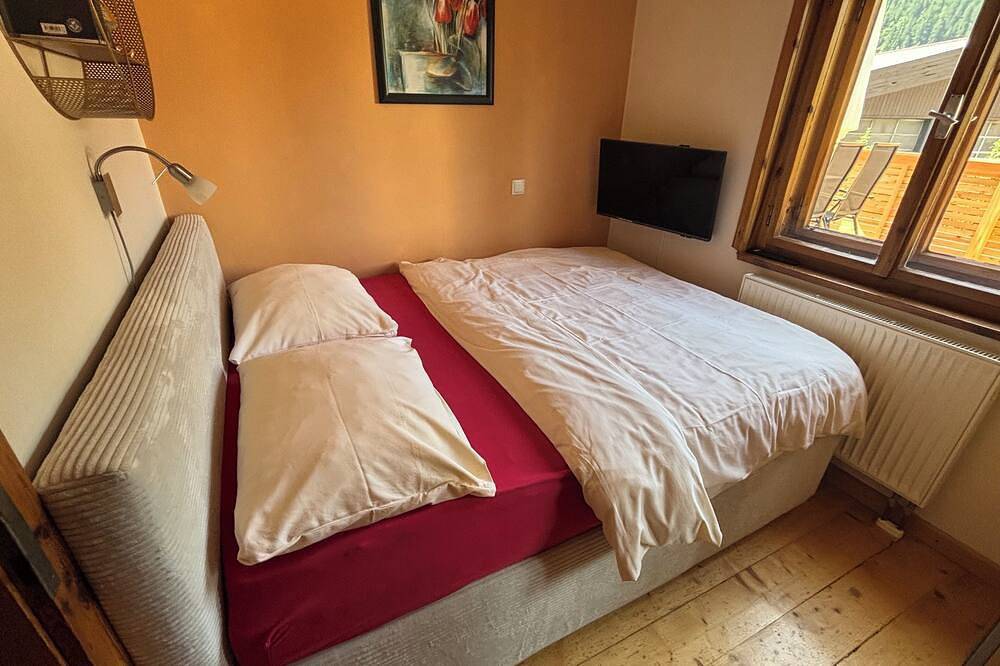 Geheel appartement, Fireplace apartment \"Landhaus Zell am See\" in Niedernsill. Pet friendly! in Niedernsill, Kitzbüheler Alpen