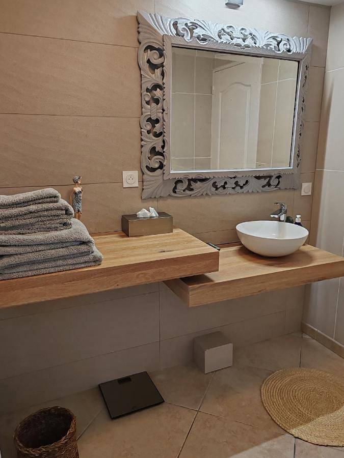 Double Room with Terrace in Teuillac, Région de Blaye