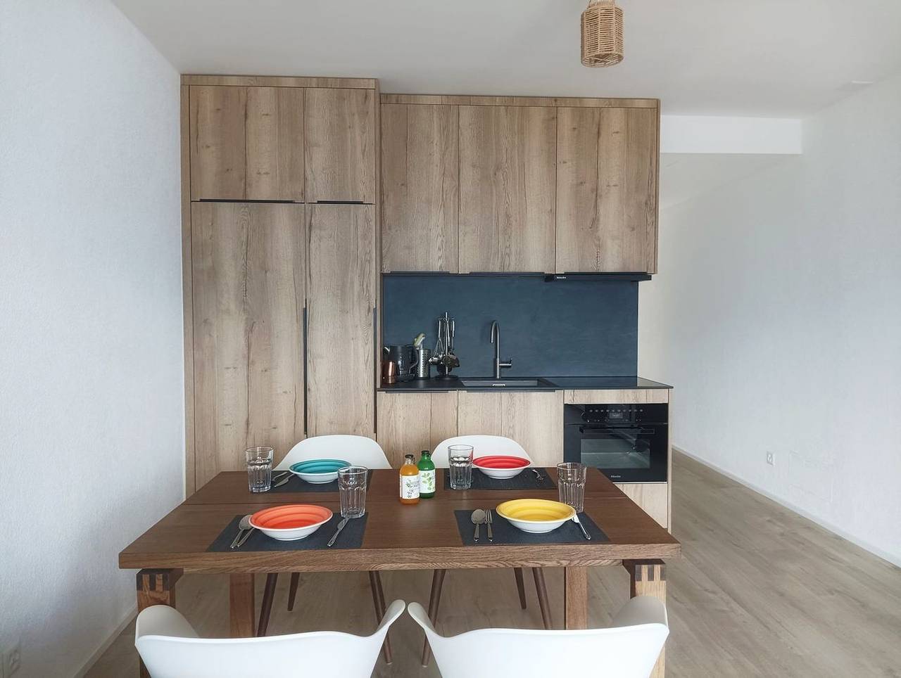 Ganze Wohnung, Frisch renoviertes Studio im obersten Stock. in Orselina, Tessiner Alpen