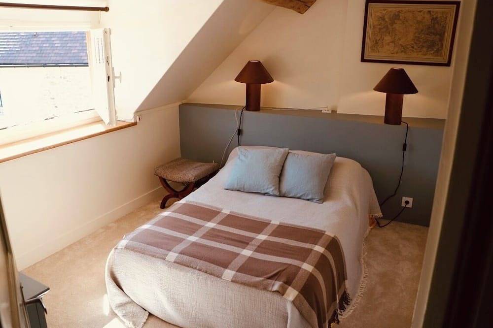 House with Pool & Tennis 50min from Paris • 2ha Estate • 9 Bedrooms • Sleeps 14 in Bourdonné, Yvelines