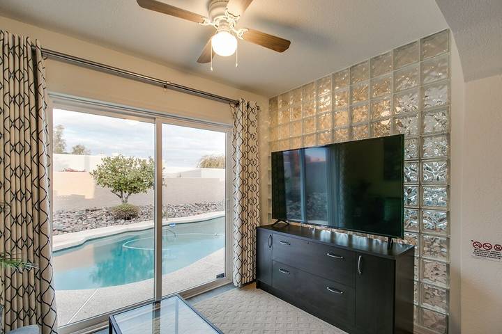 Vacation rental for 8 people, with terrace and hot tub as well as yard in Fountain Hills