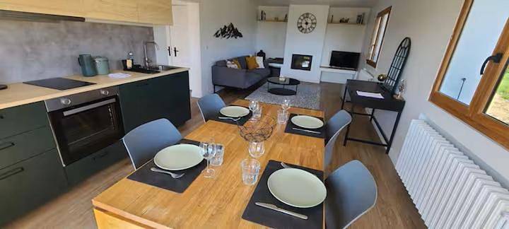 Appartement entier, Appartement Terrasse & Vue Montagne, 15 min Annecy in Fillière, Région d'Annecy