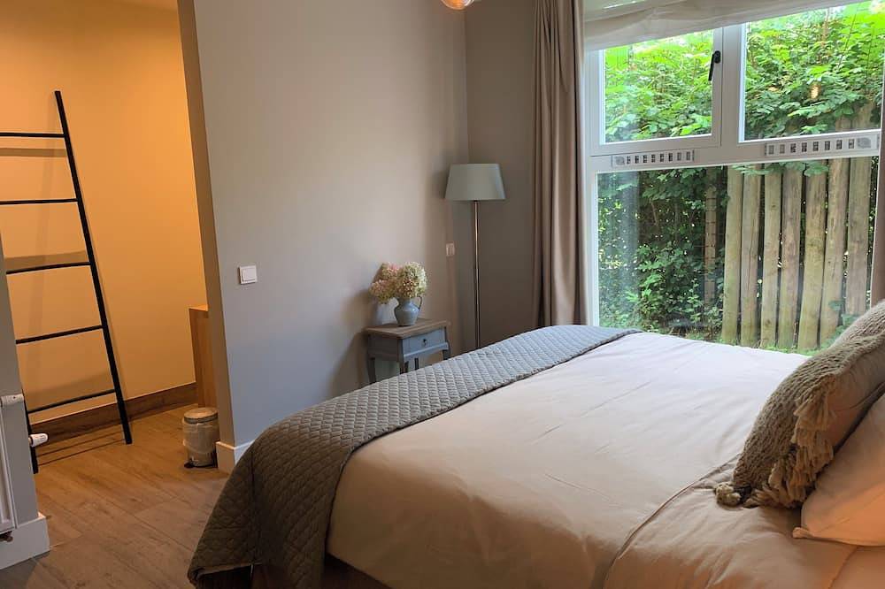 Luxury holiday villa close to the beach, surrounded by beautiful nature! in Renesse Strand, Renesse