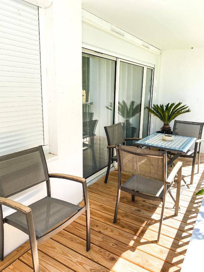 Appartement entier, T3 Moderne avec balcon terrasse et parking gratuit in Niort, Région de Niort