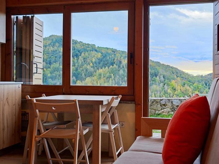 Location de vacances pour 2 personnes, avec vue et jardin à Molló - 2