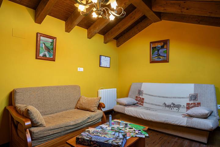 Country House 'Apartamento Amarillo' with Shared Garden in Susacasa, Gozón