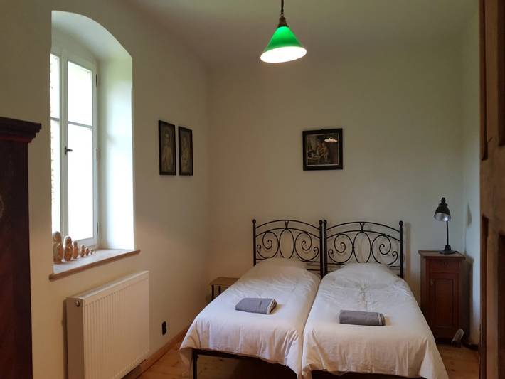 Maison minimaliste près de la forêt in Monts des Sudètes (Pologne)