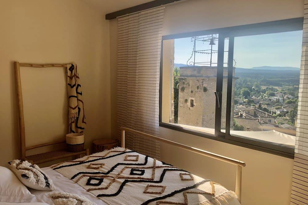 In Chateauneuf de Gadagne, in the heart of the village: 2 independent bedrooms in Châteauneuf-de-Gadagne, Vaucluse