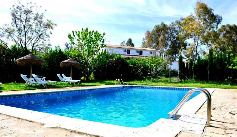 Hotel para 2 personas, con piscina y jardín en Villanueva de Tapia