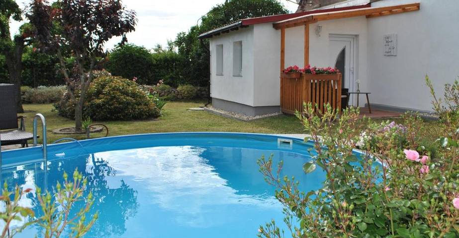 Ferienwohnung für 3 Personen, mit Terrasse und Garten sowie Pool in Dargun