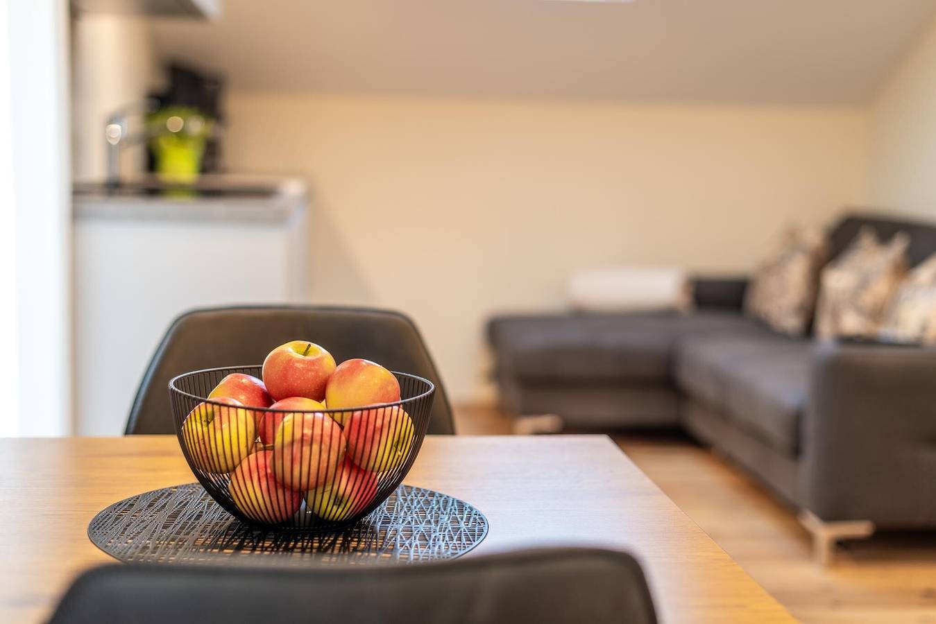 Ganzes Studio, Einzimmerwohnung 'Weinangerhof Apartment Birnbaum' mit Bergblick, Wlan und Klimaanlage in St. Pauls, Eppan an der Weinstraße