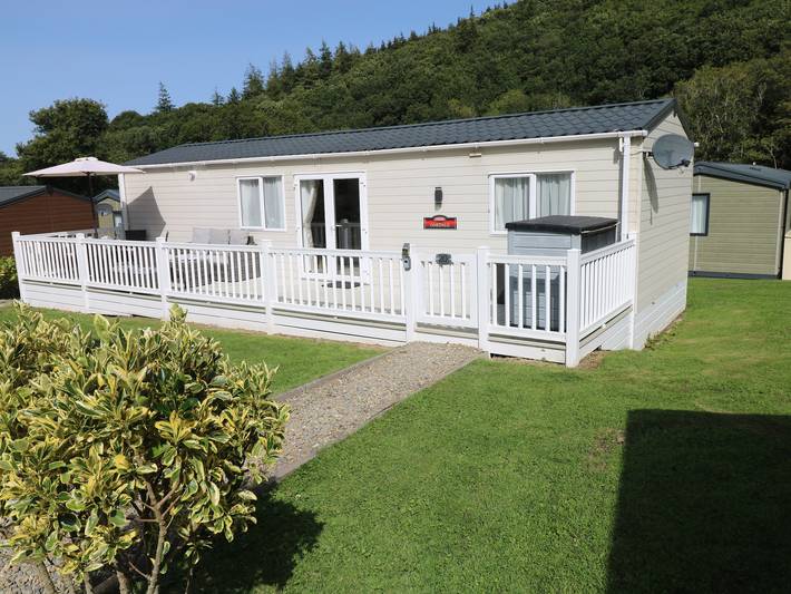 Glamping for 4 people in Cardigan Bay