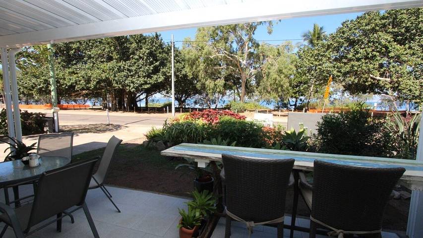 Holiday rental for 4 people, with balcony and pool as well as garden in Magnetic Island