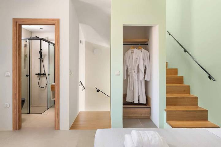 Ferienwohnung für 7 Personen, mit Balkon und Pool sowie Whirlpool und Garten in Rhodos Stadt - 3