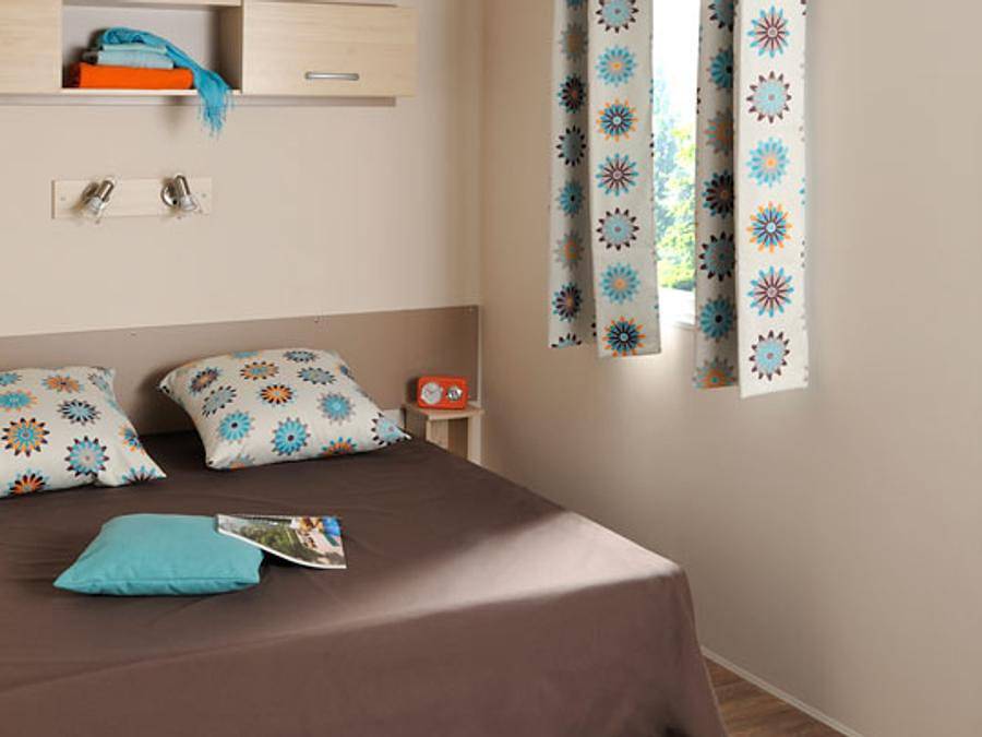 Camping le Rouge Gorge 10' Puy du Fou - Mobilheim 6 personen - Mobilhome Ti 32m² mit halbüberdachter Terrasse (3 Schlafzimmer) Eco 6 Pers. in Saint-Laurent-sur-Sèvre, Loire-Tal