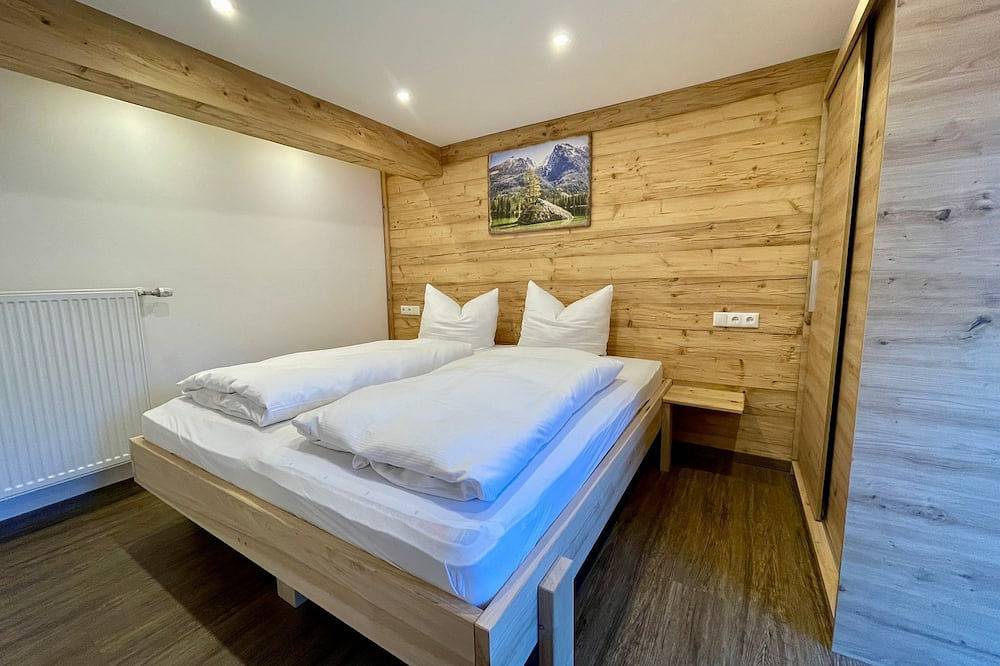 Ganze Wohnung, Ferienwohnung Nr. 2, 1-4 Personen, 40 qm, Dusche/Wc, Balkon, Tv, 1 Schlafzimmer + 1 Wohnschlafzimmer, Obergeschoss in Hintersee, Ramsau bei Berchtesgaden