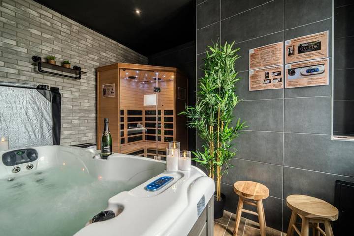 Appartement de vacances pour 4 personnes, avec Jacuzzi et Terrasse ainsi que Jardin et Sauna