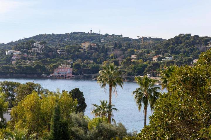 Gîte pour 4 personnes, avec terrasse et vue dans Office De Tourisme De Beaulieu Sur Mer - 4