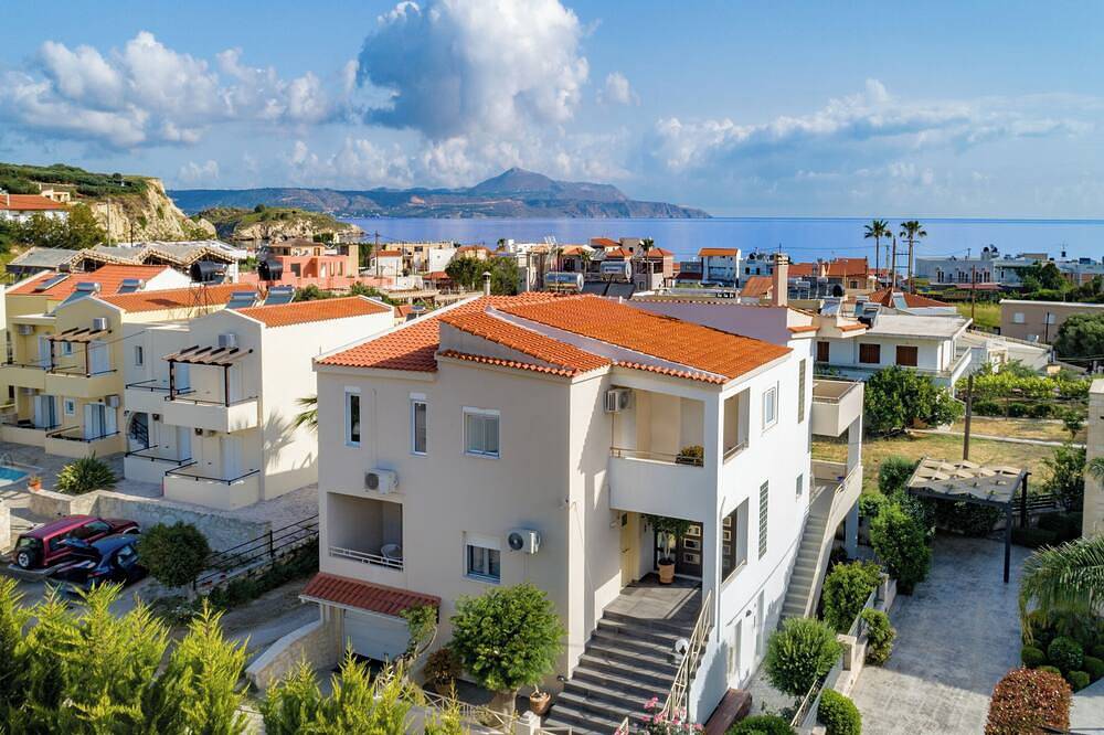 Hel lägenhet, Cosy 2 Bedroom Apartment Near Crystal Water Sandy Beach in Almyrida, Vámos