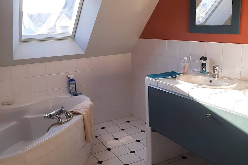 Large house ideally located to discover the Gulf of Morbihan in Larmor-Baden, Côte des Mégalithes