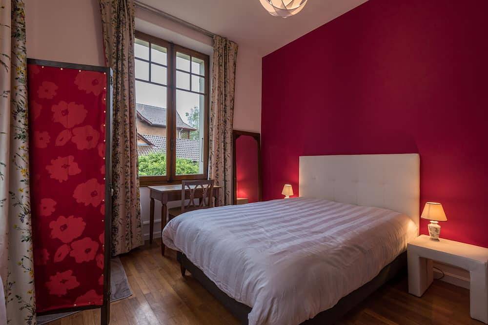 Belle villa savoyarde typique avec grand jardin à 4 minutes à pieds du lac in Annecy, Annecy (commune)