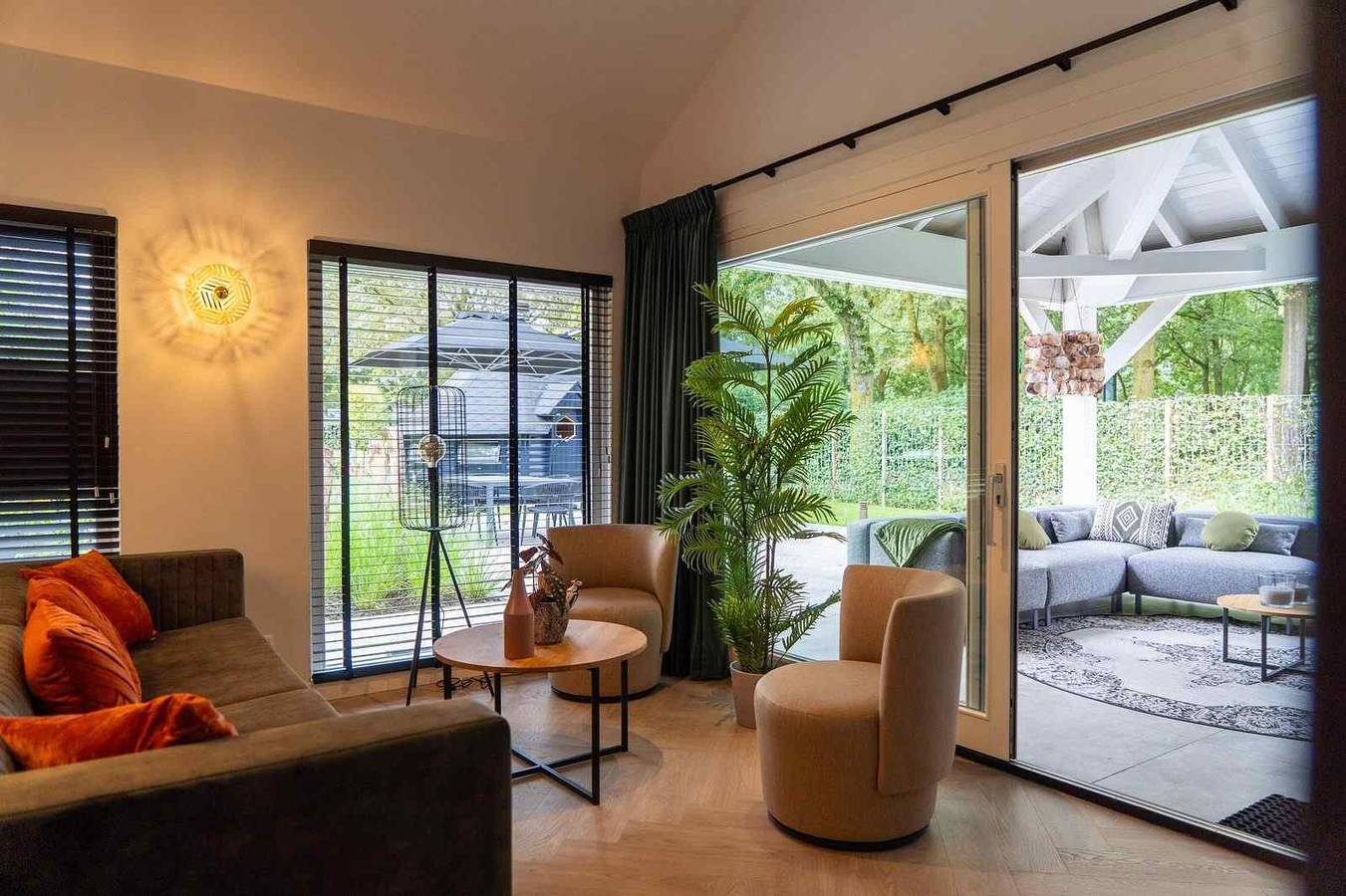 Moderne 18-persoons groepsaccommodatie in de bosrijke omgeving van Oirschot in Oirschot, Noord-Brabant