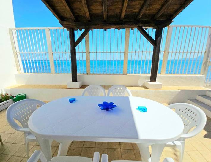 Gîte pour 4 personnes, avec Terrasse et Vue à Torre Faro