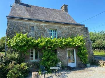 Gîte pour 5 personnes, avec vue et jardin, adapté aux familles dans Le Mené
