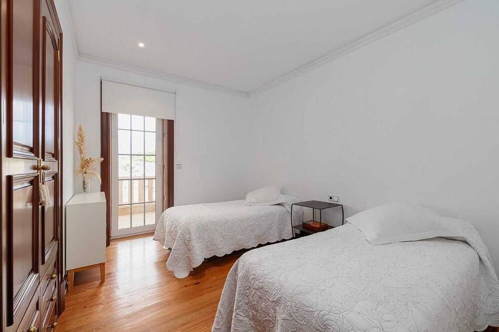 Primera planta de casa con finca cerrada en Baiona. in Baiona, Rias Baixas