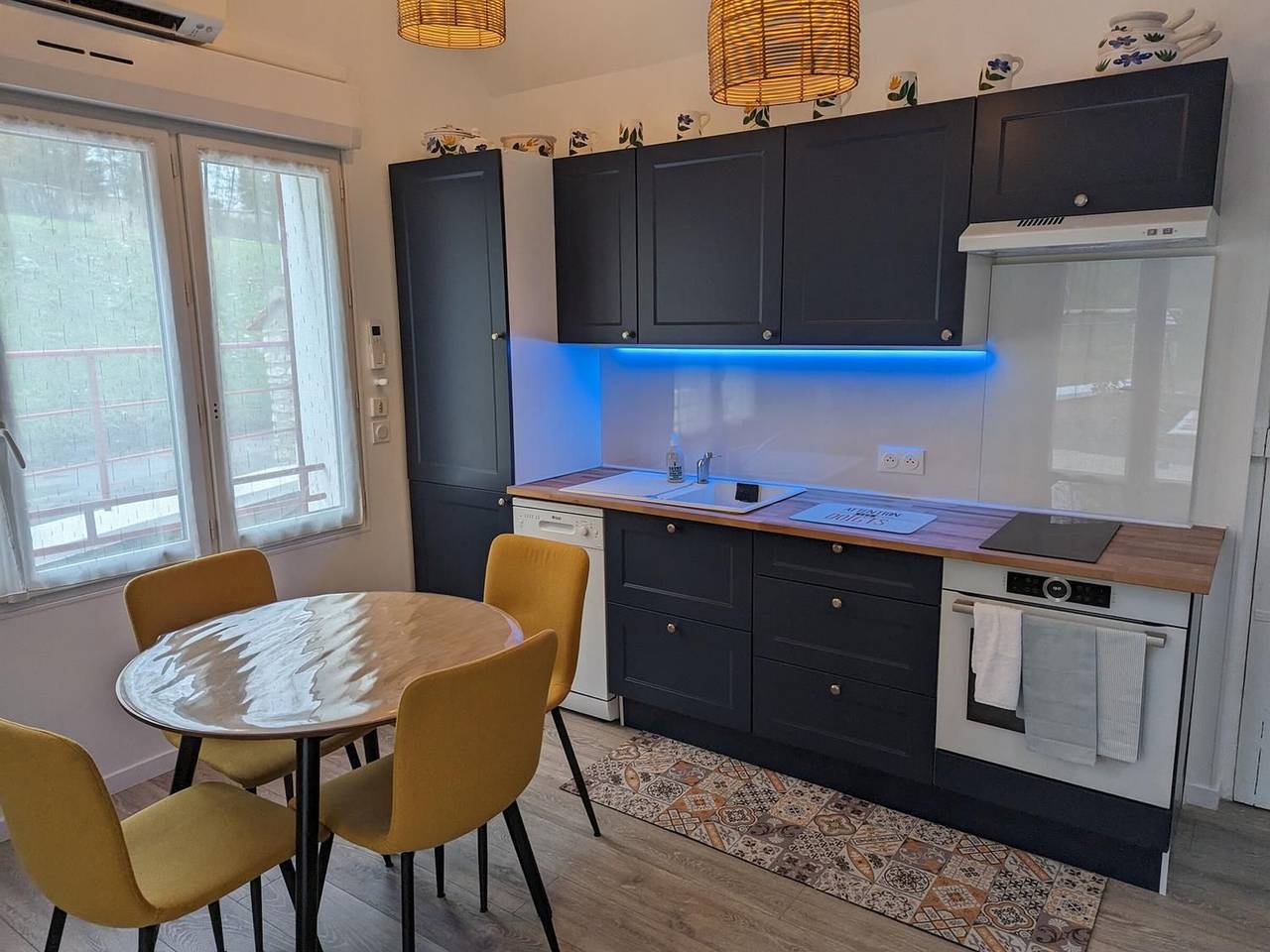 Acogedor alojamiento junto al Loing, cerca de Montargis, con terraza privada y todas las comodidades inclusas in Montargis, Región de Montargis