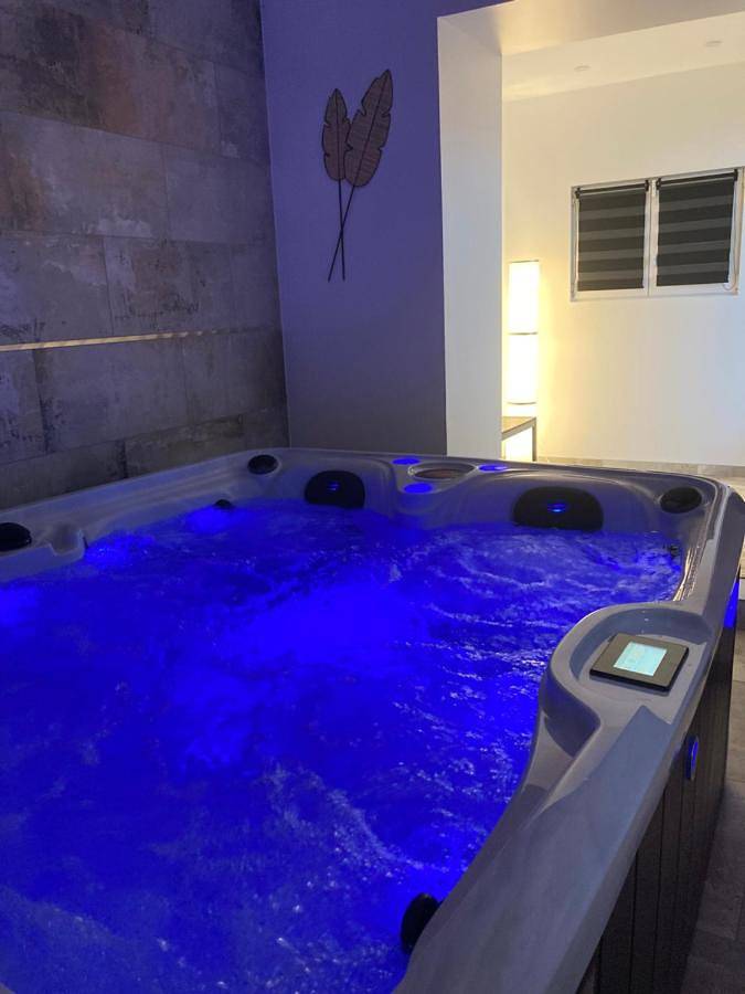 Location de vacances pour 4 personnes, avec Jacuzzi ainsi que Terrasse et Jardin à Domvast