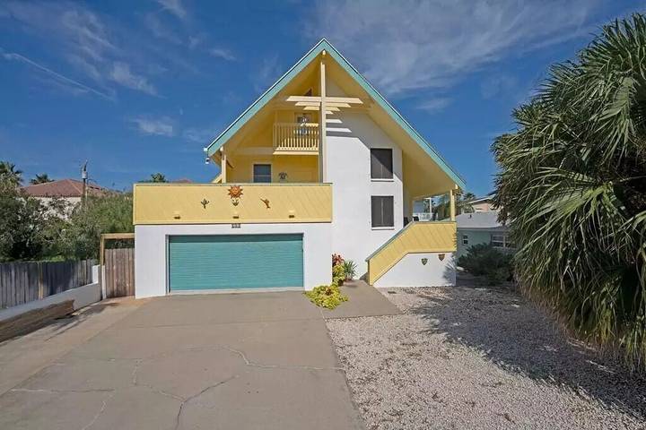 Vacation home for 15 people, with pets in South Padre Island