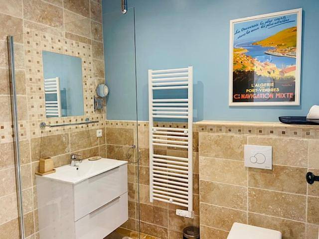 Gîte pour 3 personnes, avec terrasse ainsi que piscine et jardin, animaux acceptés à Laurens - 3